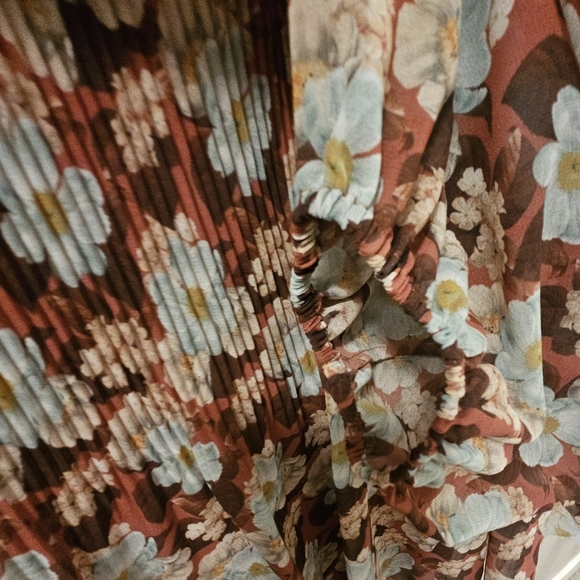 Aritzia Wilfred Daydreamer V-Neck Blouse - Picture 3 of 5